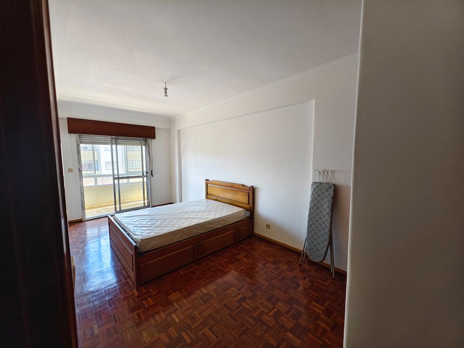 Apartamento T2   com grande luminosidade natural e varandas e elevador