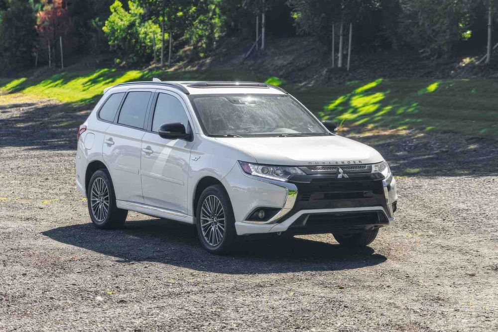 Mitsubishi Outlander Hybrid Plug-in LE S-AWC      2021