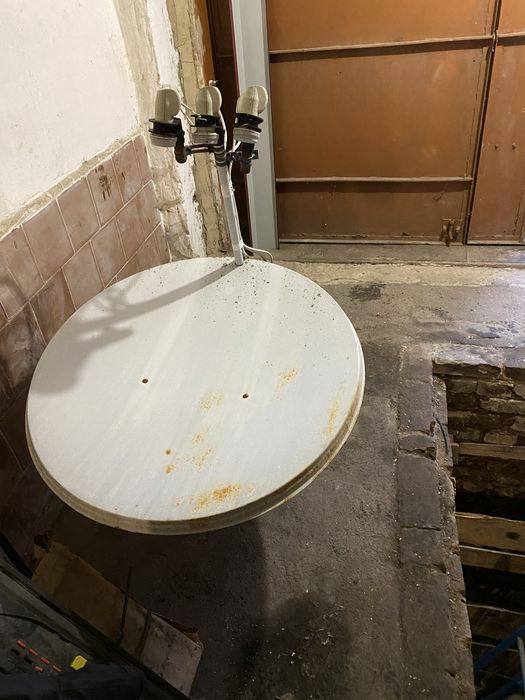 Супутникова тарілка супутник телебачення