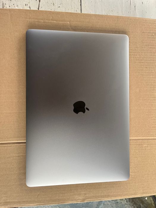 MacBook Pro 16” (2019) – i7 / 32GB RAM / 1 TB SSD