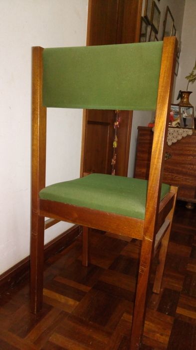 Cadeira estofada a verde