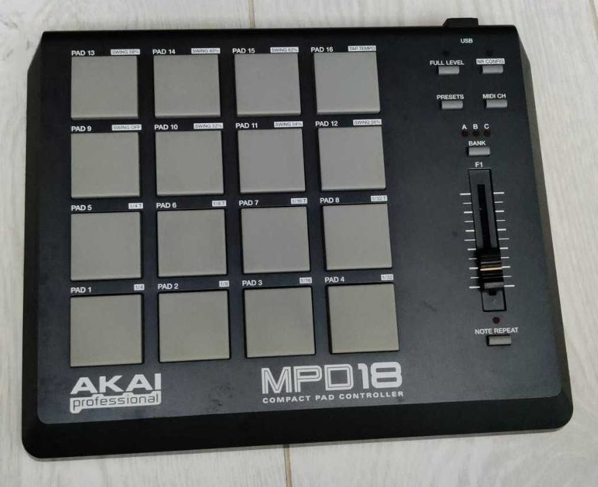 MIDI пэд-контролер Akai MPD18 (compact pad controlled)