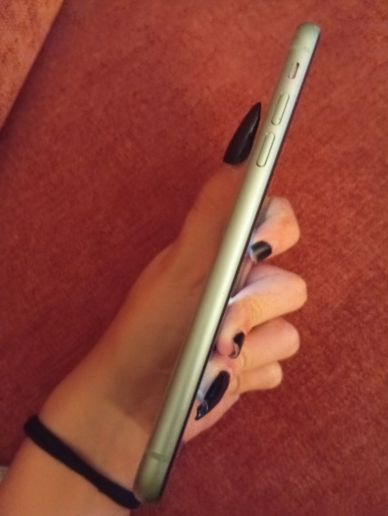 iPhone 11 (funciona mas a tela está danificada)