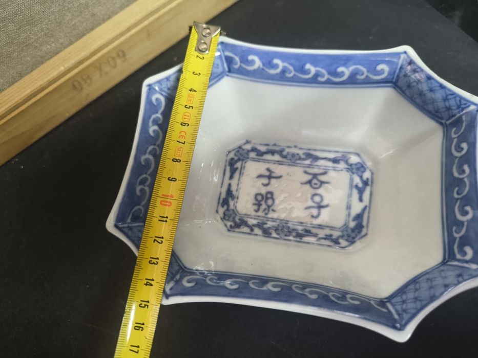 Travessa/Taça Oriental Antiga em Porcelana Azul e Branca