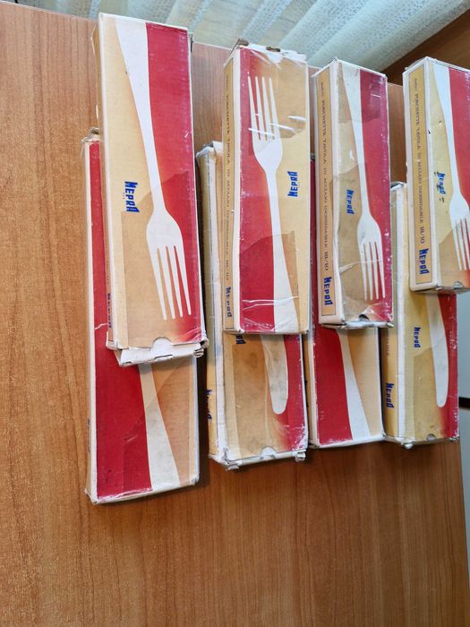 Sztućce  (nóż + widelec) 4 zestawy po 12 szt