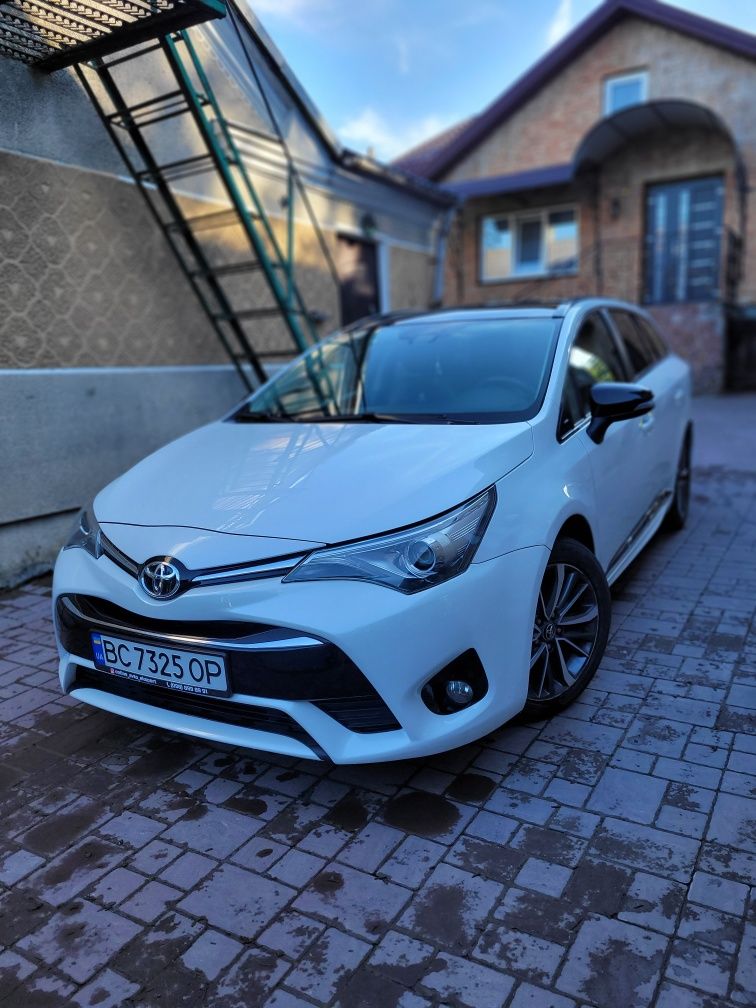 Toyota avensis 2015