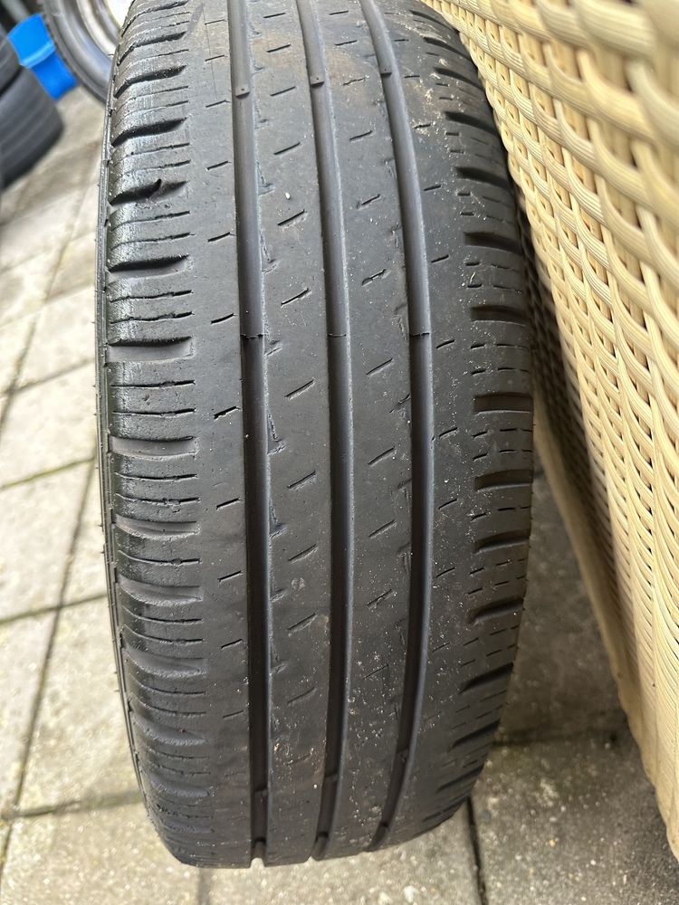 Вантажна шина Hankook Vantra LT 215/70R15C 2019року з диском R15 5х118