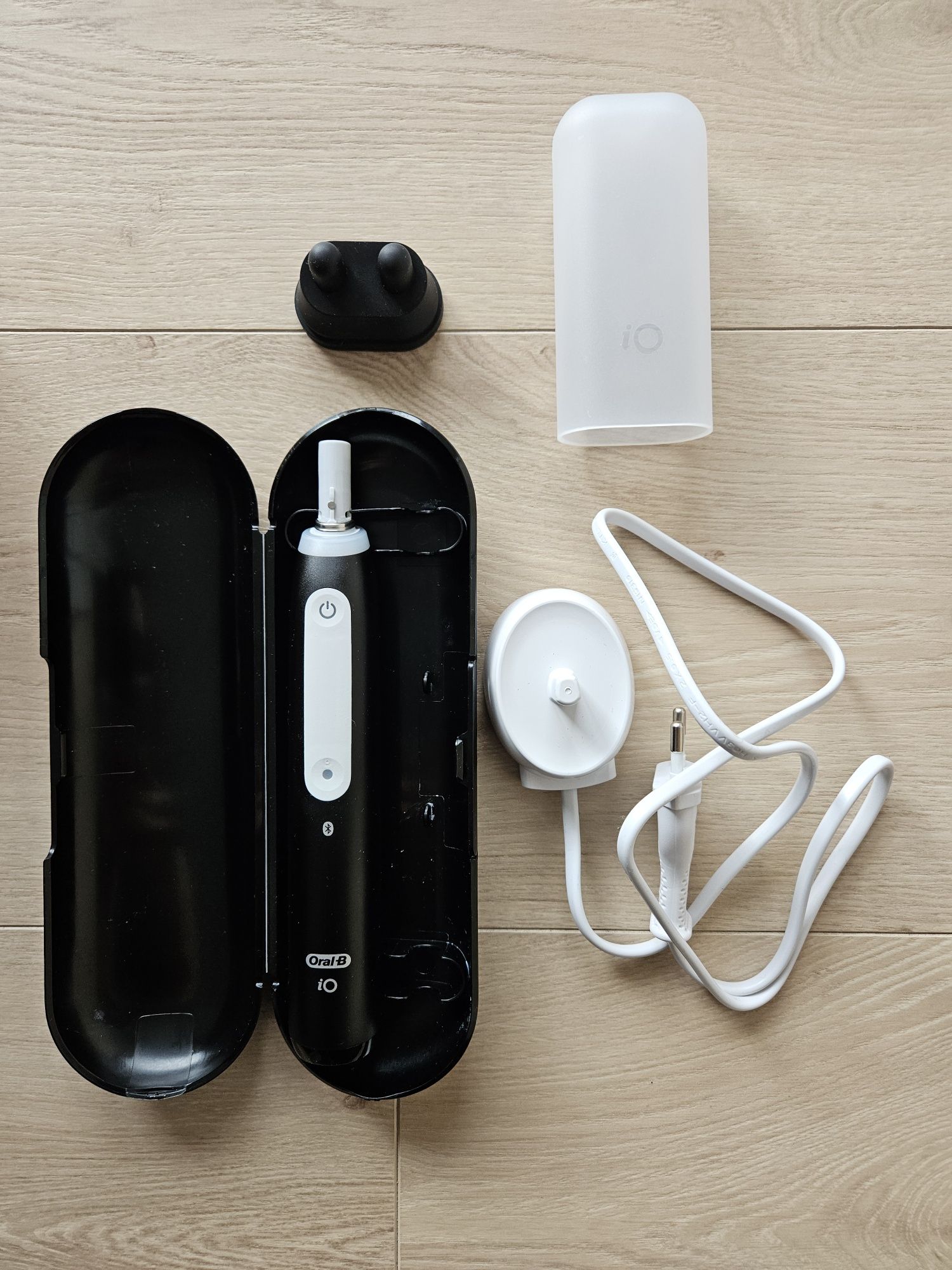 Szczoteczka magnetyczna Oral-B iO4