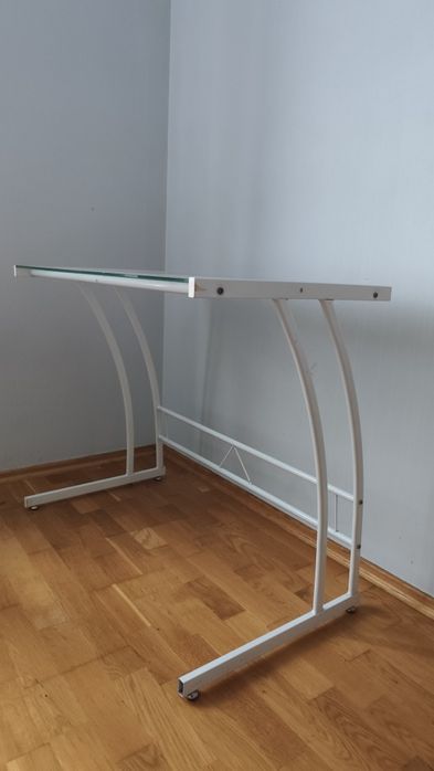Stolik szklany laptop komputer