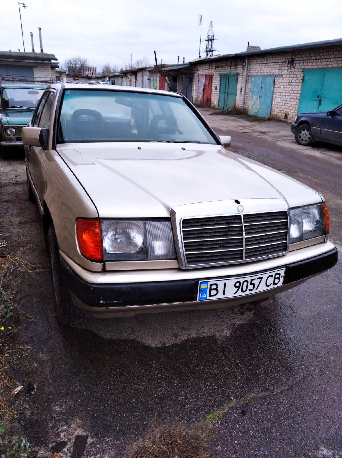 Продам Mercedes Benz w124 объемом 2.0 газ  бензин.