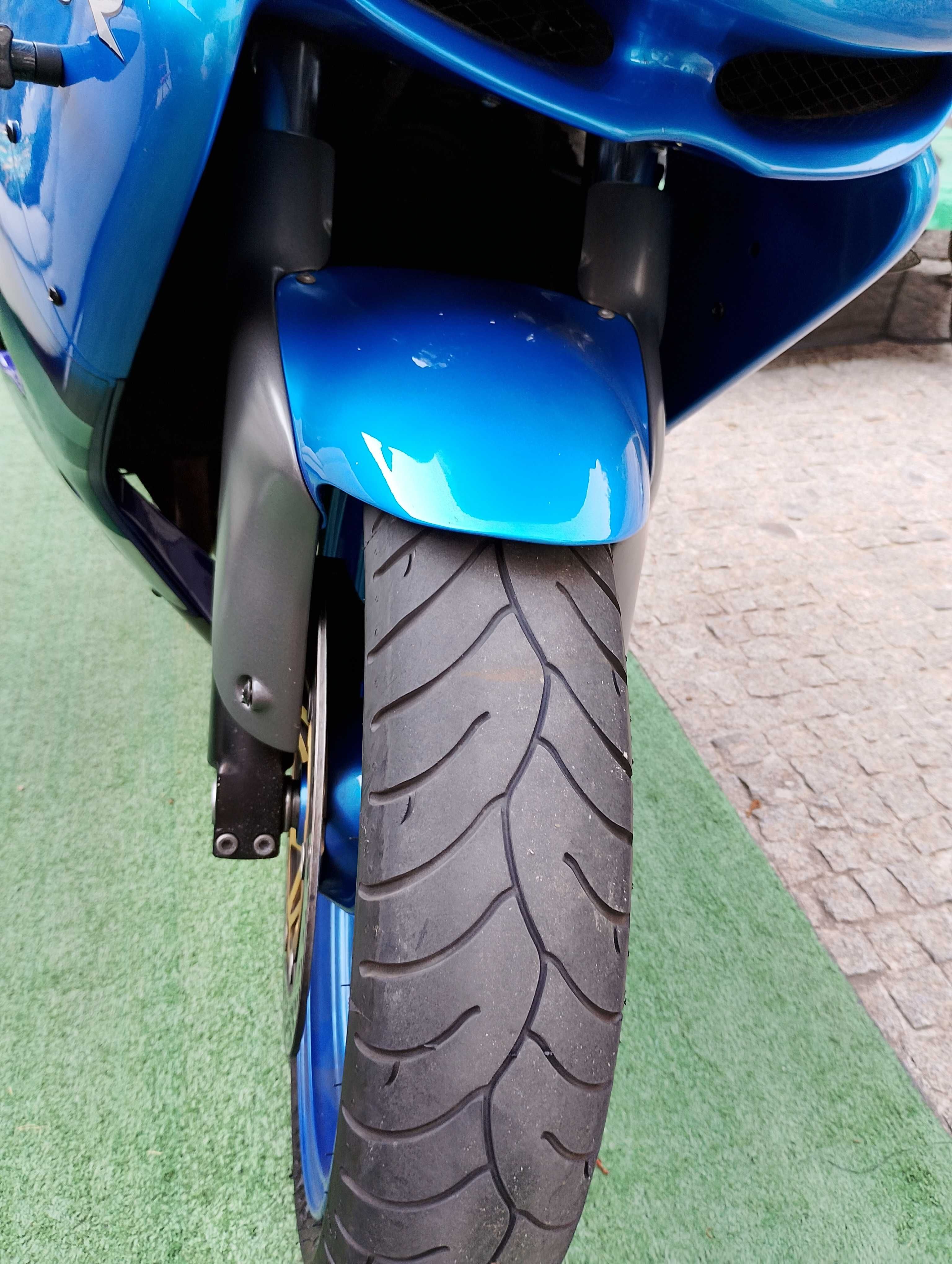 Kawasaki Ninja ZX9R