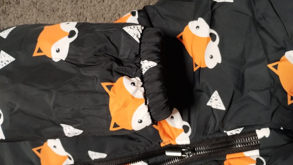 Зимовий комбінезон , підійде як хлопчику так і дівчинці.