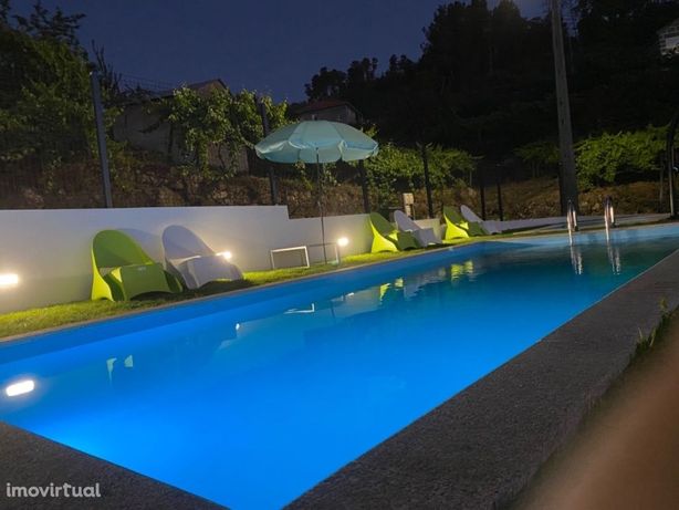 Moradia com 2 apartamentos e piscina com vista rio Douro