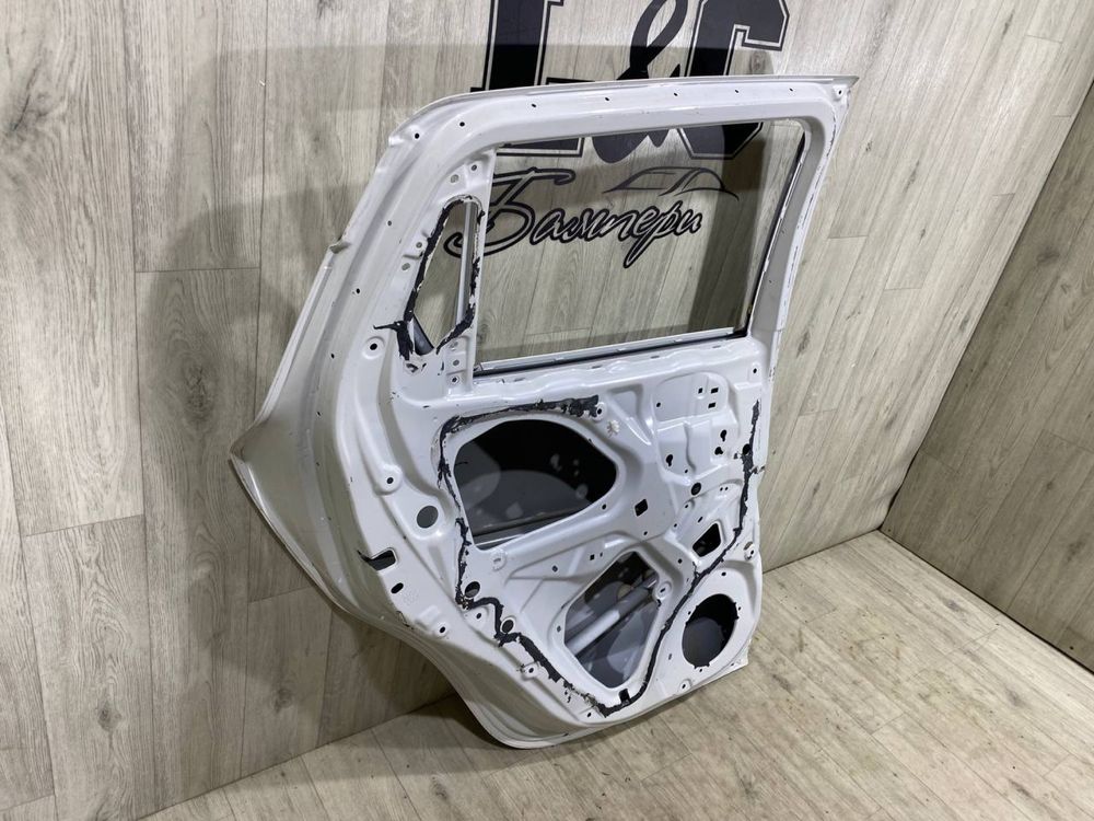 Дверь левая задняя Suzuki Swift 6 ( 2017 2018 2019 2020 2021 2022 г.)