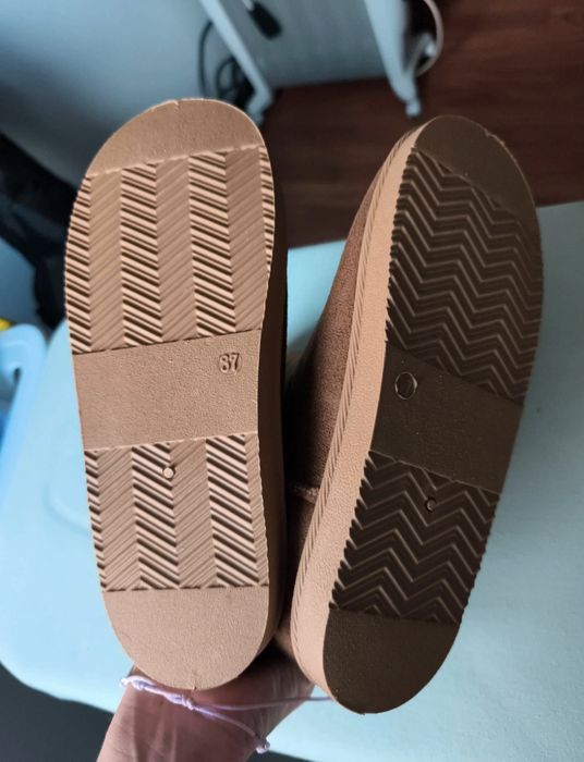 Bota pantufa estilo ugg