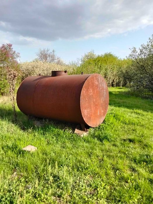 Железный бак для воды