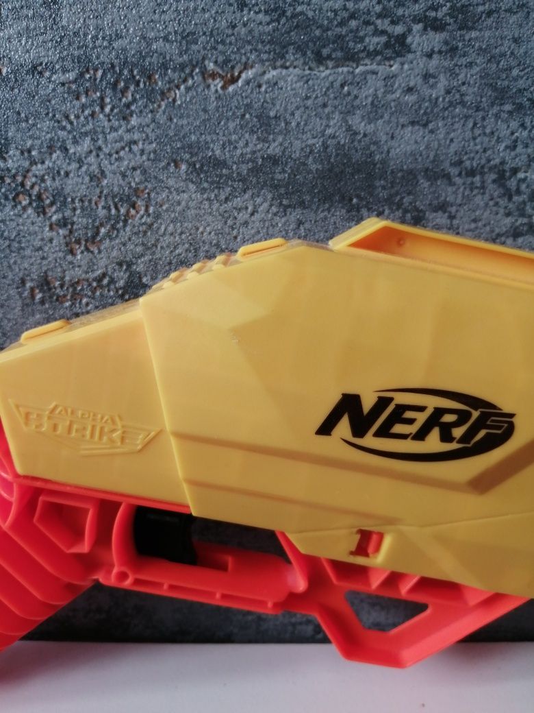 Okazyjny zestaw: strzelba Nerf Alpha Strike z 12 nabojami
