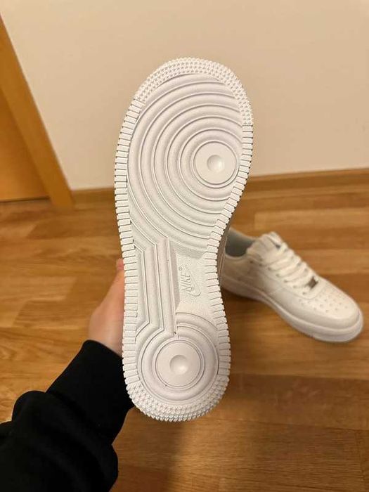 Białe trampki Nike, rozmiar 38,5