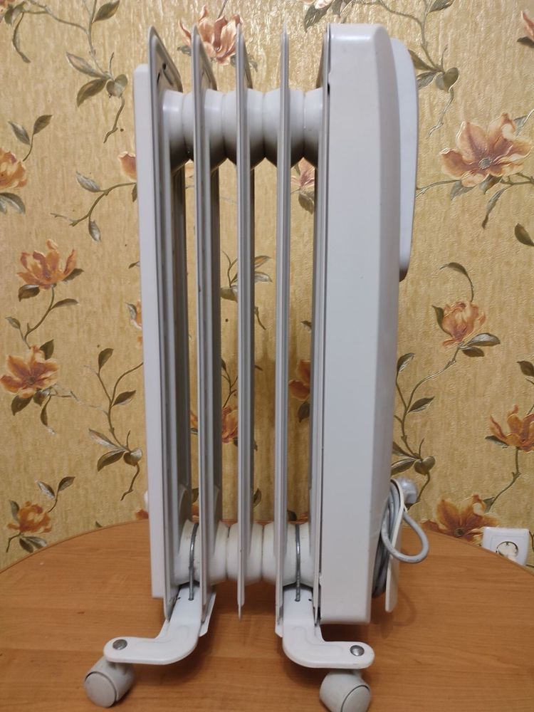Масляний обігрівач, радіатор DeLonghi KH770510M
