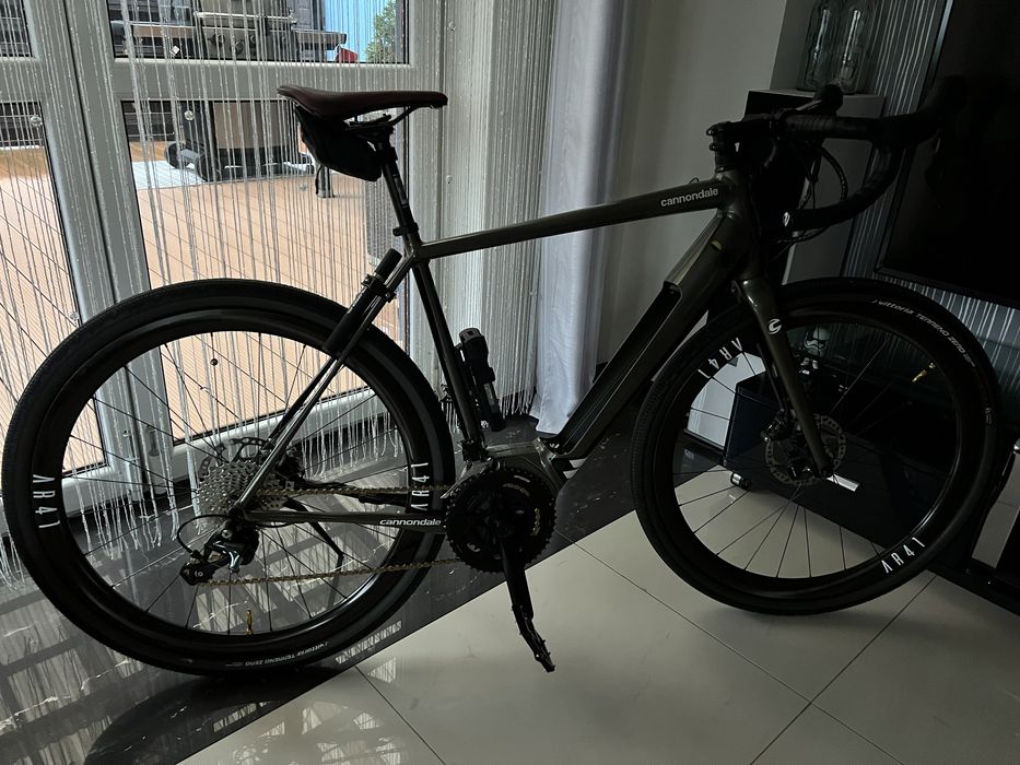 Rower elektryczny cannondale gravel karbonowe koła