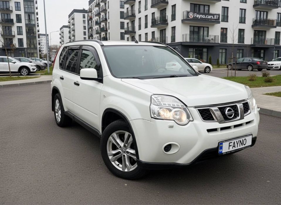 Nissan X-Trail 2013 2.0 мех -6 Бензин офиц.