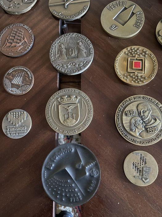 Medalhas comemorativas em latão