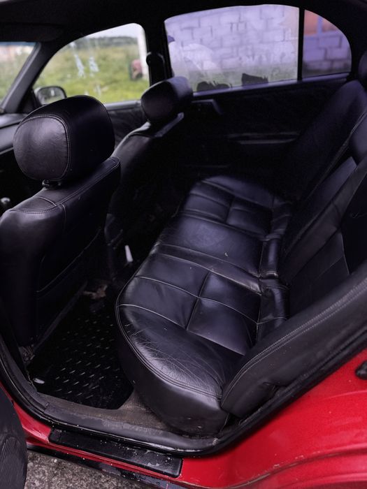 TOYOTA Karina e газ бензин на ходу
