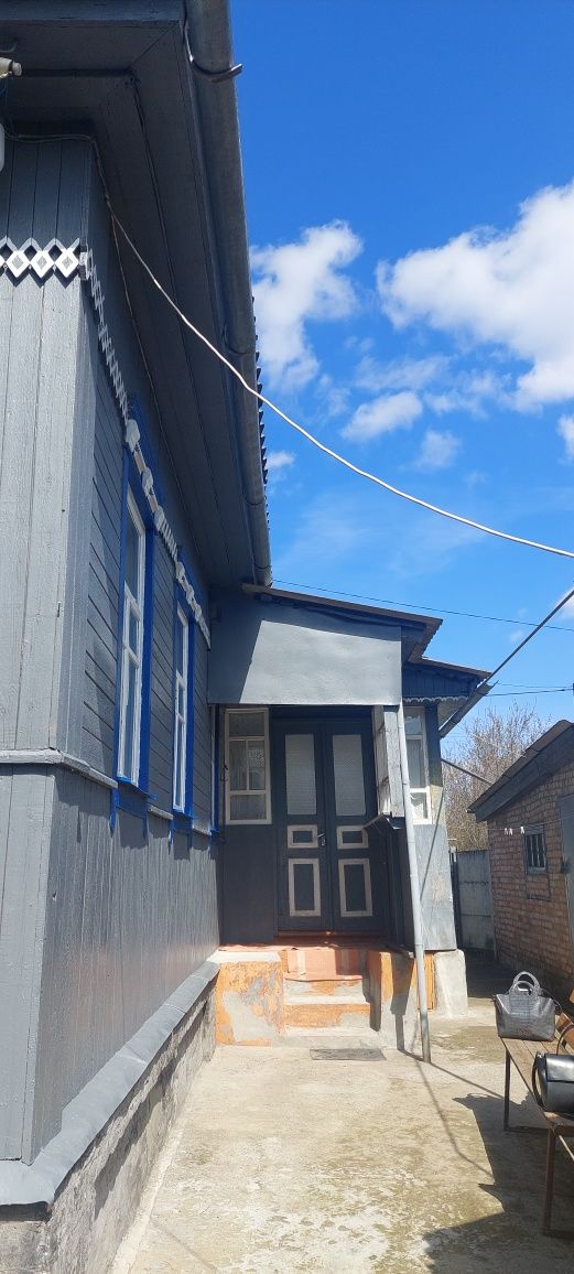 Продається будинок в житловому стані з земельною ділянкою у м. Конотоп