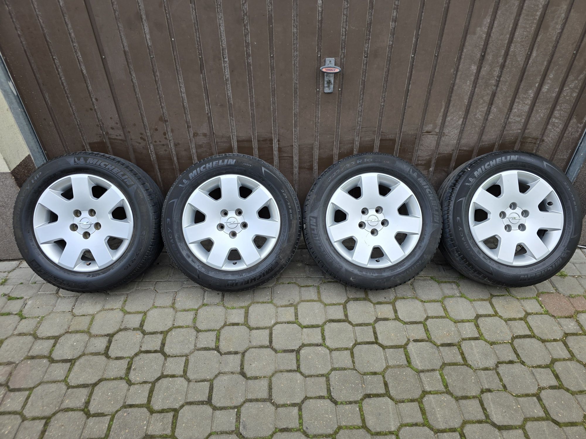 Felgi z oponami 225/55R16 Opel Omega B 5x110 Zafira Vectra Astra