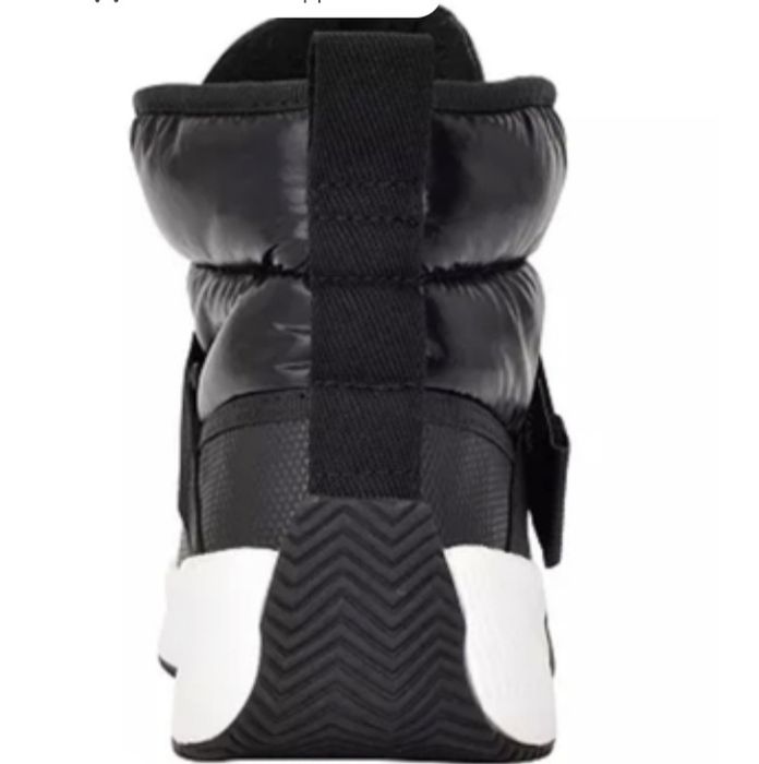 Новые. Дутики водонепроницаемые.  Calvin Klein. Оригинал. Размер 9/40.