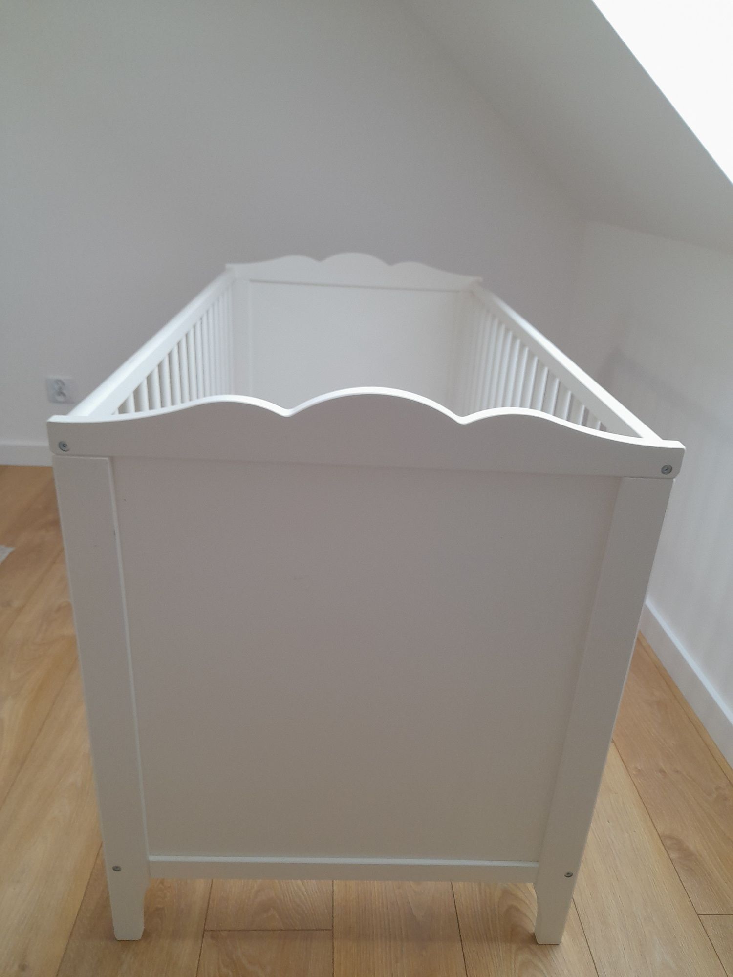Łóżeczko Ikea HENSVIK + Materac Ikea VYSSA+ Karuzelka Fisher-Price