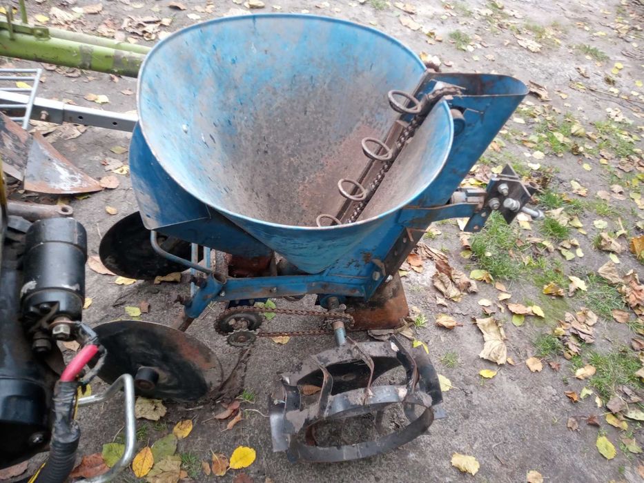 Саджалка до мотоблока