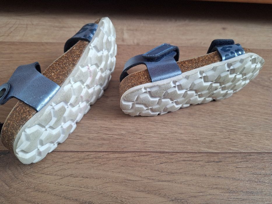 Sandały dla dziewczynki superfit 26