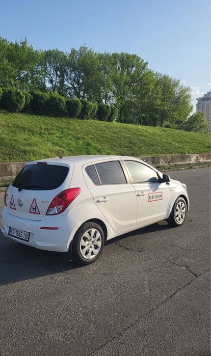 Автоінструктор Київ, приватні уроки водіння.