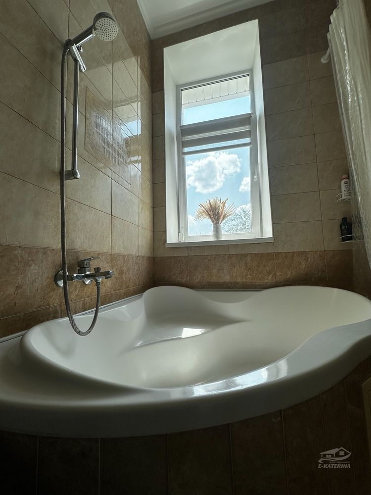 Продам 3 к кв з власним Котлом, Каміном і зоною Барбекю