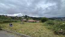 Terreno para Moradia de 2 Pisos com Piscina e Vista