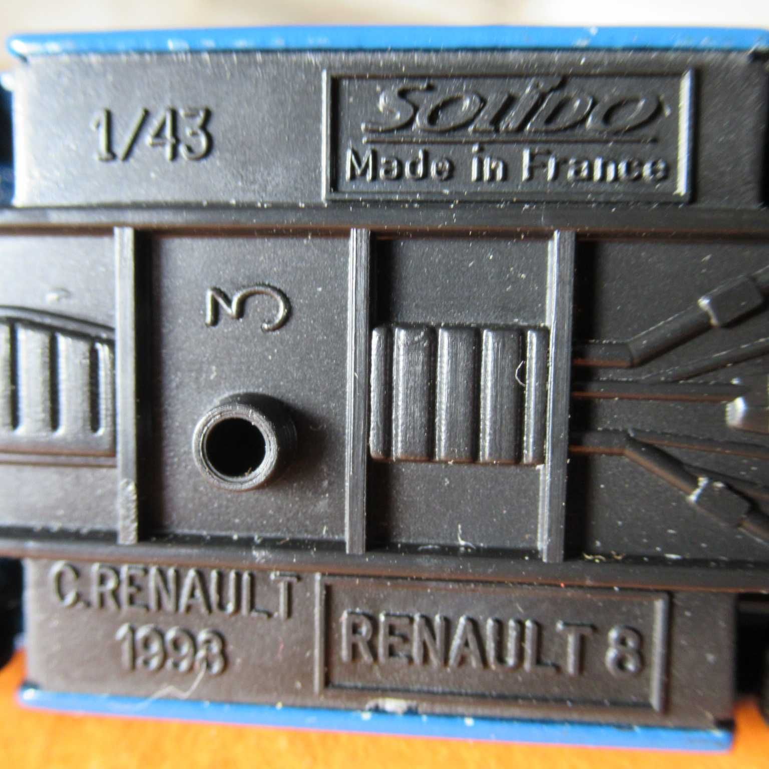 (112/12)-Renault 8 Gordini 1967 metal esc,1;43 Solido c/caixa