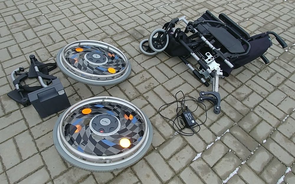 Wózek inwalidzki E-fix 25 lekki z napędem wypinany aku składany