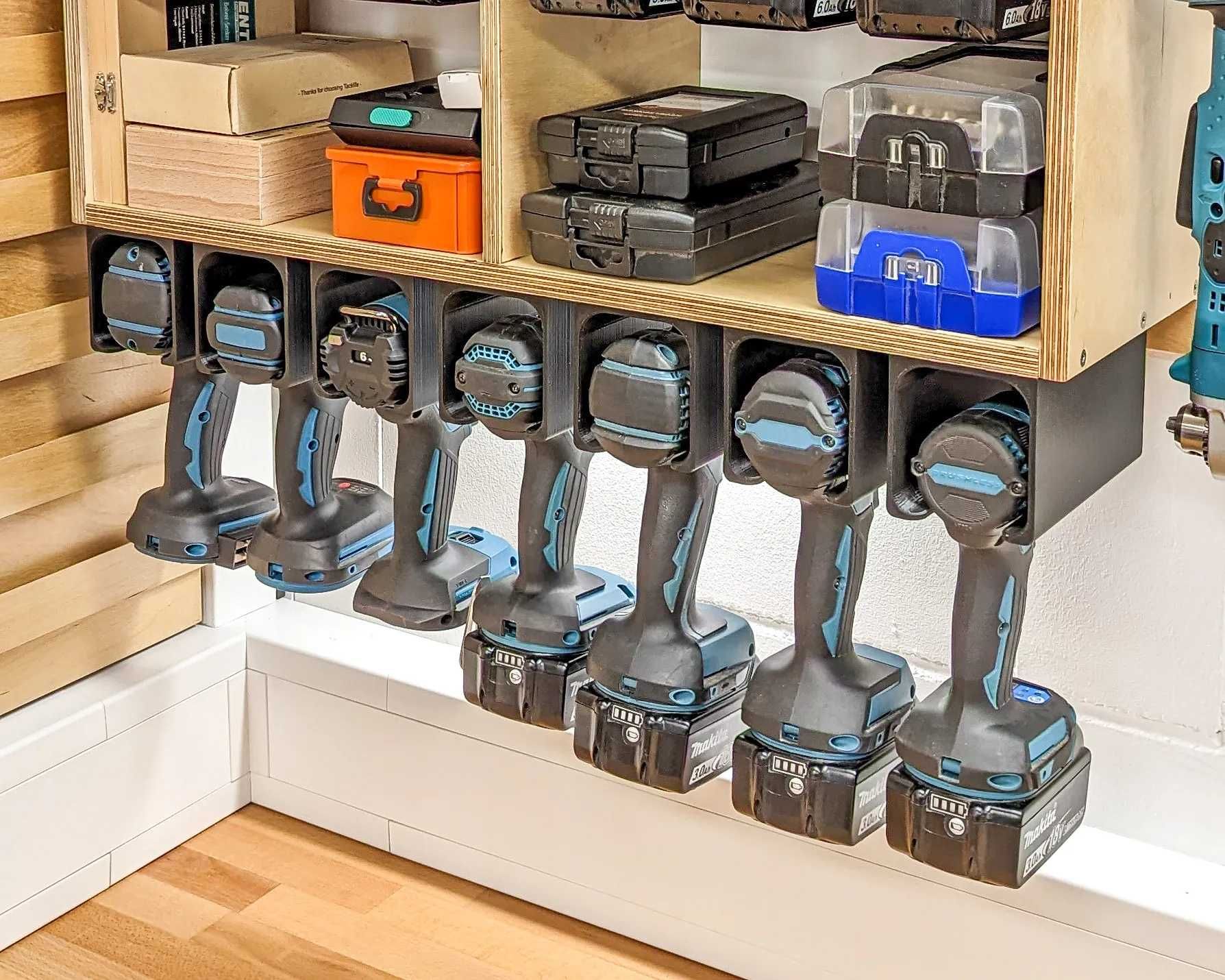 Uchwyt/wieszak na sprzęt i baterie Dewalt/ryobi/parkside/milwaukee