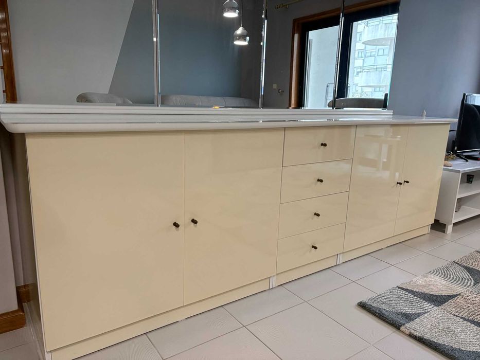 Móvel de Sala com Espelho