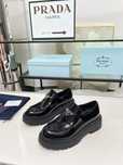 Stylowe loafersy Prada, czarne, premium jakość