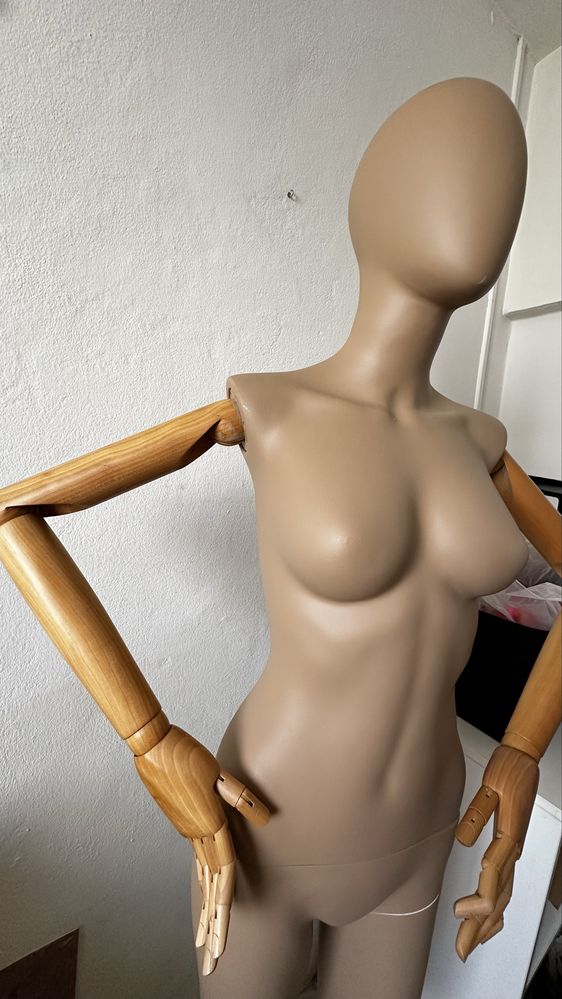 Manequin com braços flexiveis