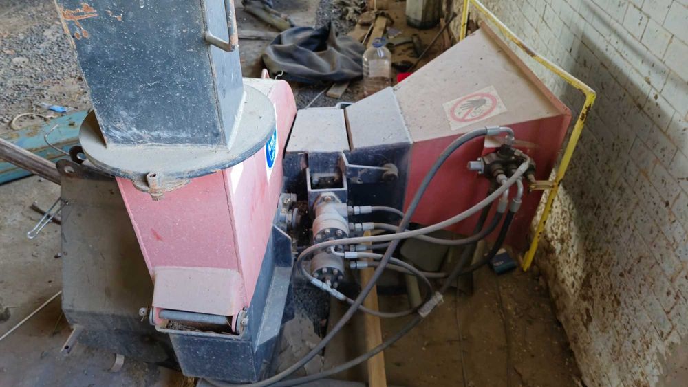 Подрібнювач гілок гідравлічний. До трактора. Хороший стан.