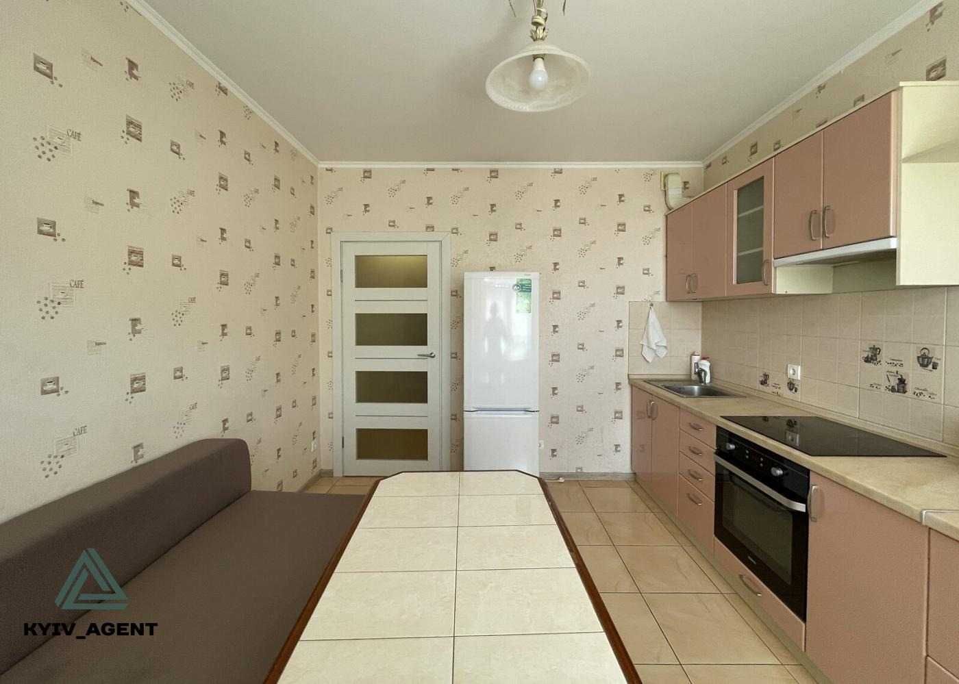 До метро 2-хвилини !!! Продаж квартири 50 м2 на вул. Олександра Мишуги