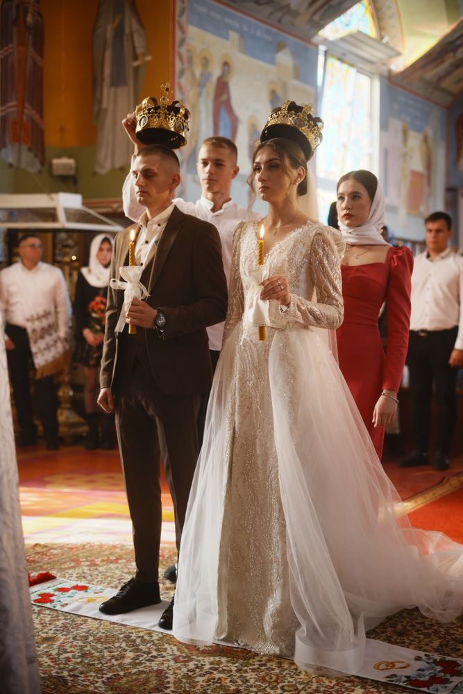 Весільна сукня зі знімним шлейфом