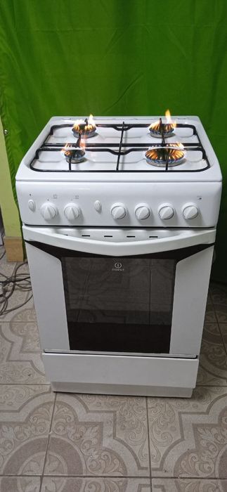 Газова плита б/в Indesit 50/60 поджигом духовка газова грилем вертелем