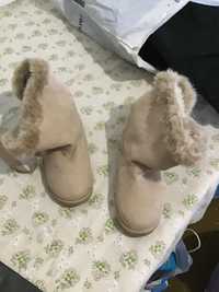 botas bejes com pêlo 35