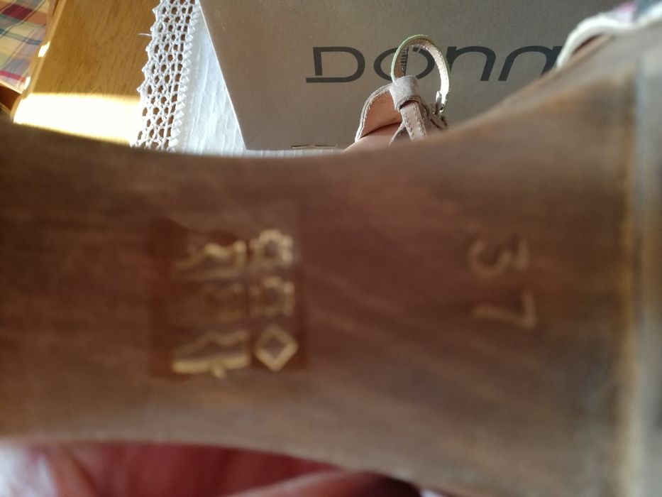 Sandálias em pele DONNI