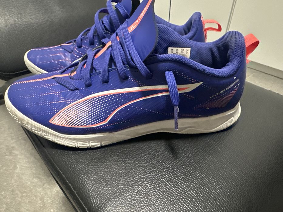 Tenis futsal marca Puma Ultra 38