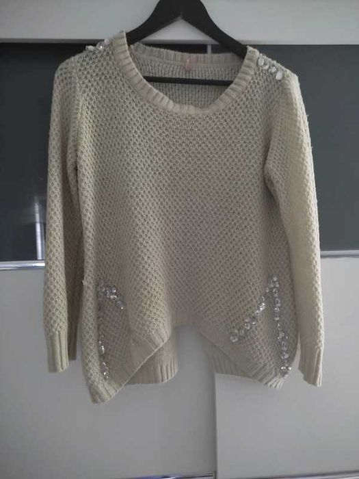 Sweterek z kryształkami